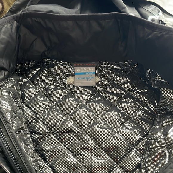 Columbia Titanium waterproof black womens jacket xl. Never worn. - Picture 4 of 8